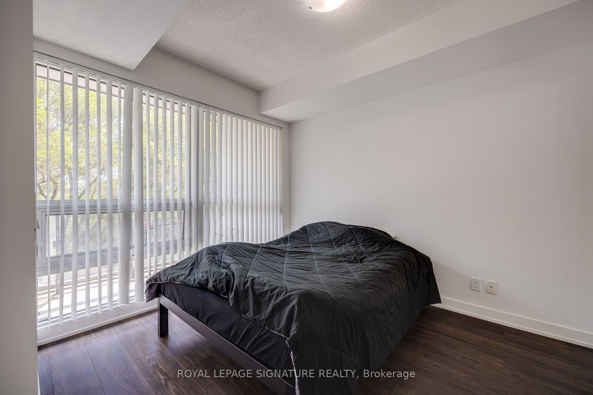 2220 Lake Shore Blvd W, #401