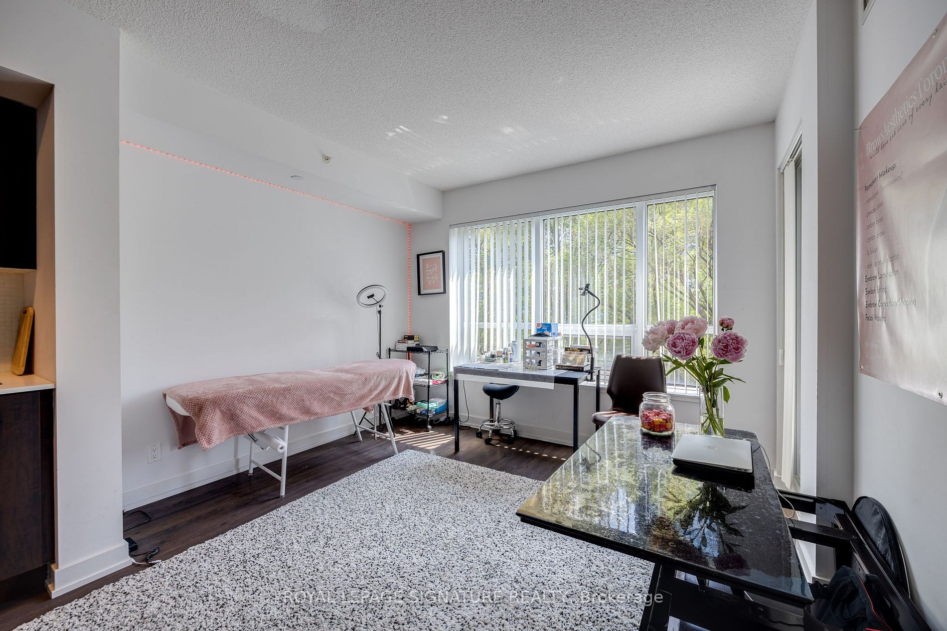 2220 Lake Shore Blvd W, #401