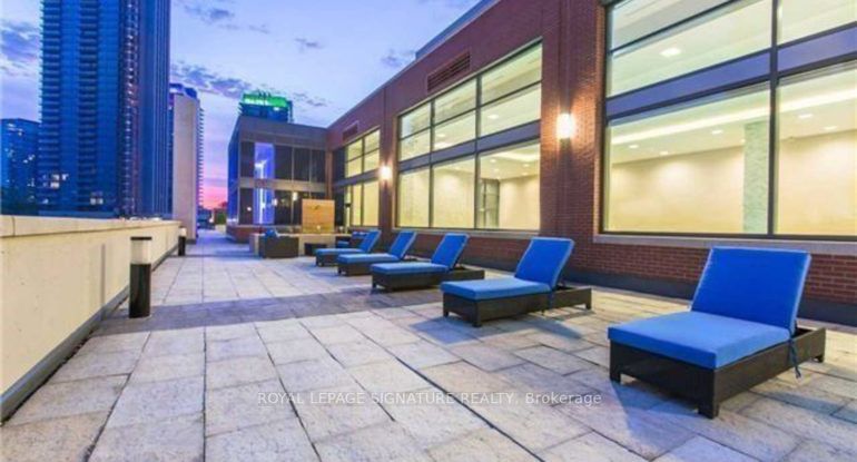 2220 Lake Shore Blvd W, #401