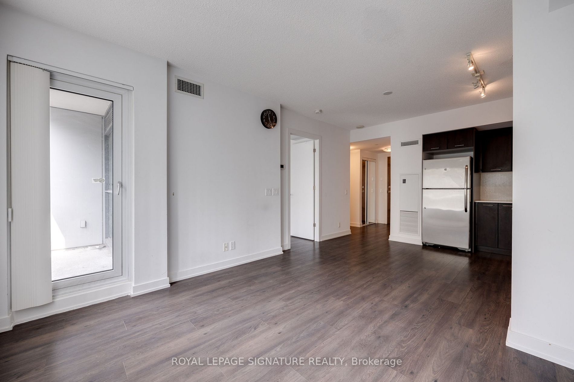 2220 Lake Shore Blvd W, #401