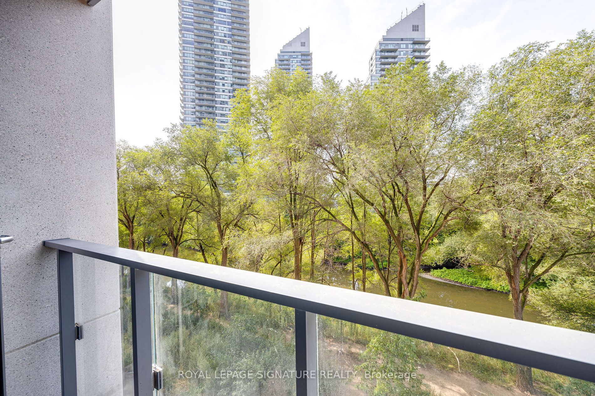 2220 Lake Shore Blvd W, #401