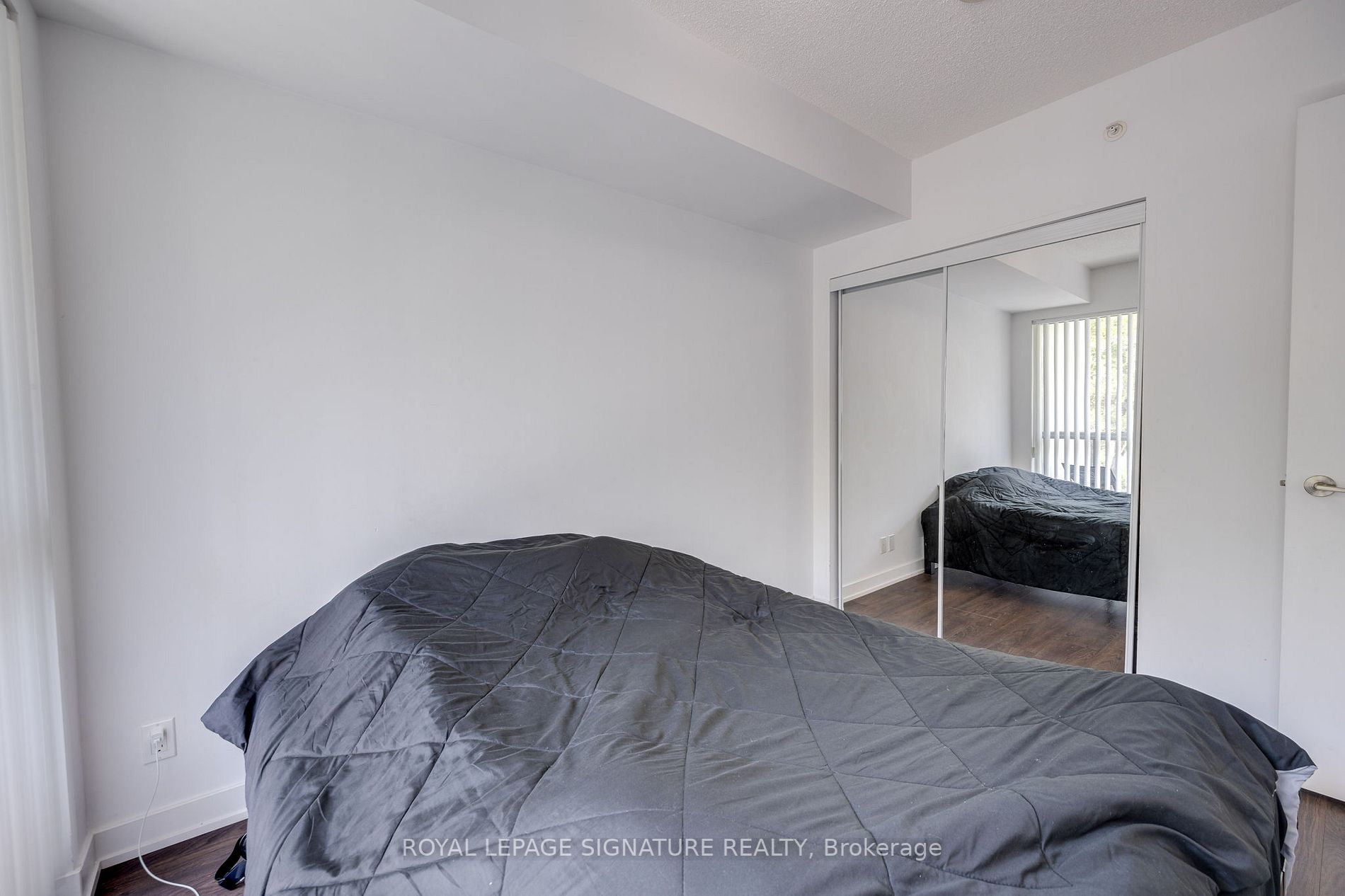 2220 Lake Shore Blvd W, #401