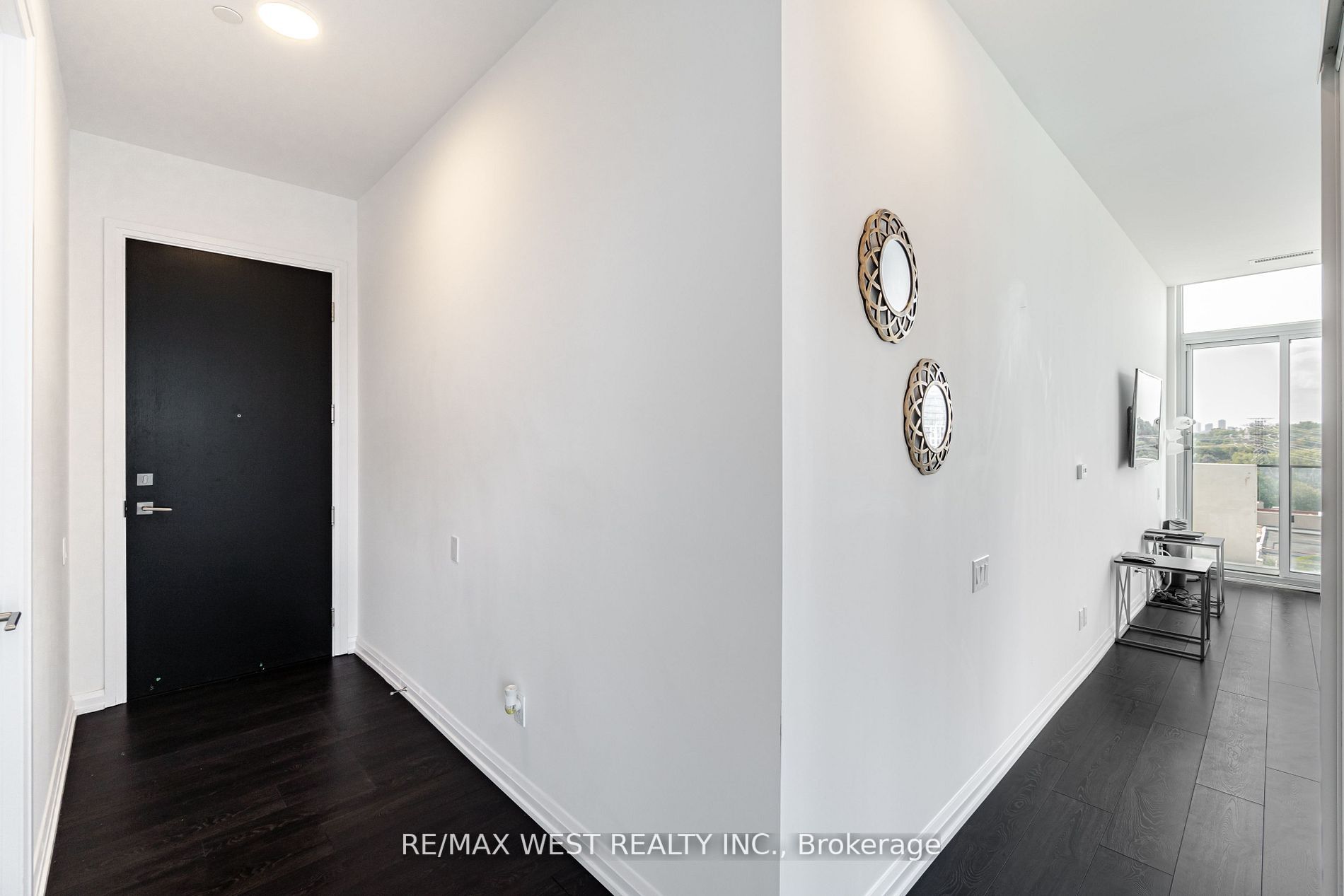 4208 Dundas St W, #812