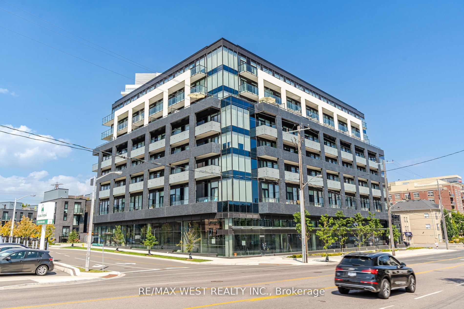 4208 Dundas St W, #812