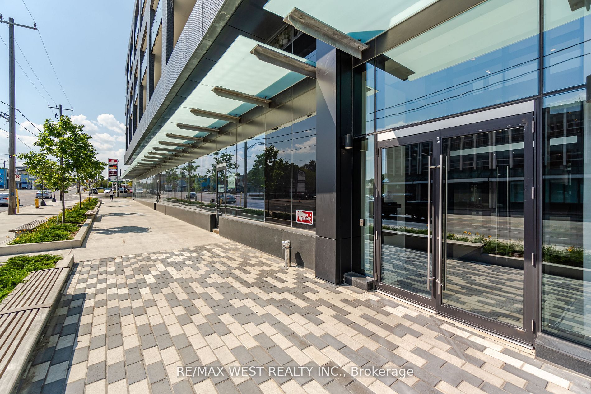 4208 Dundas St W, #812