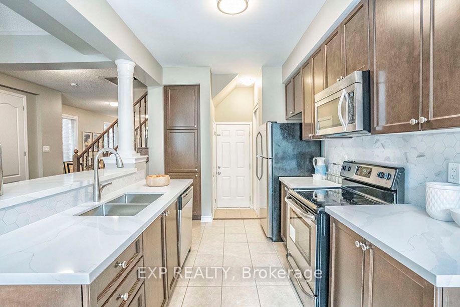 8 Billiter Rd N