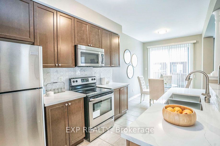 8 Billiter Rd N