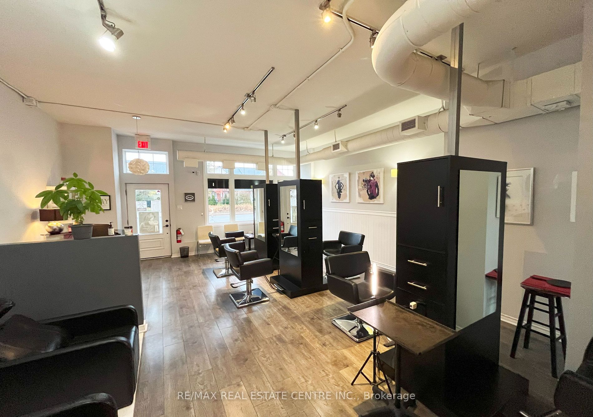 1260 Main St E