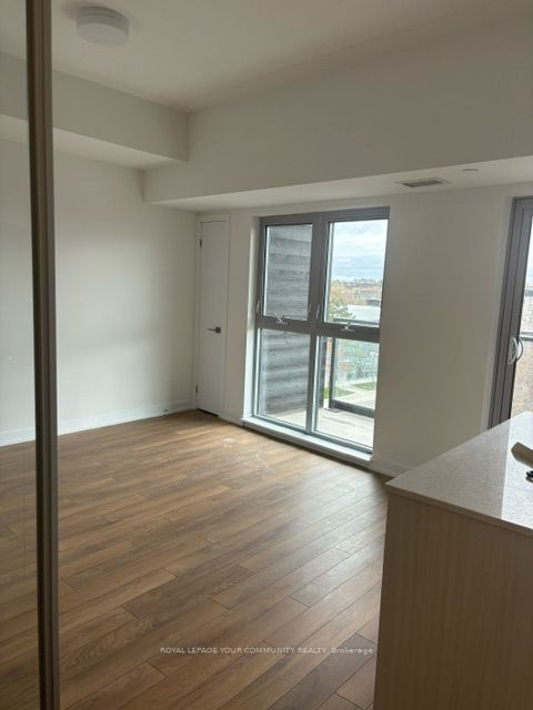 2433 Dufferin St, #511