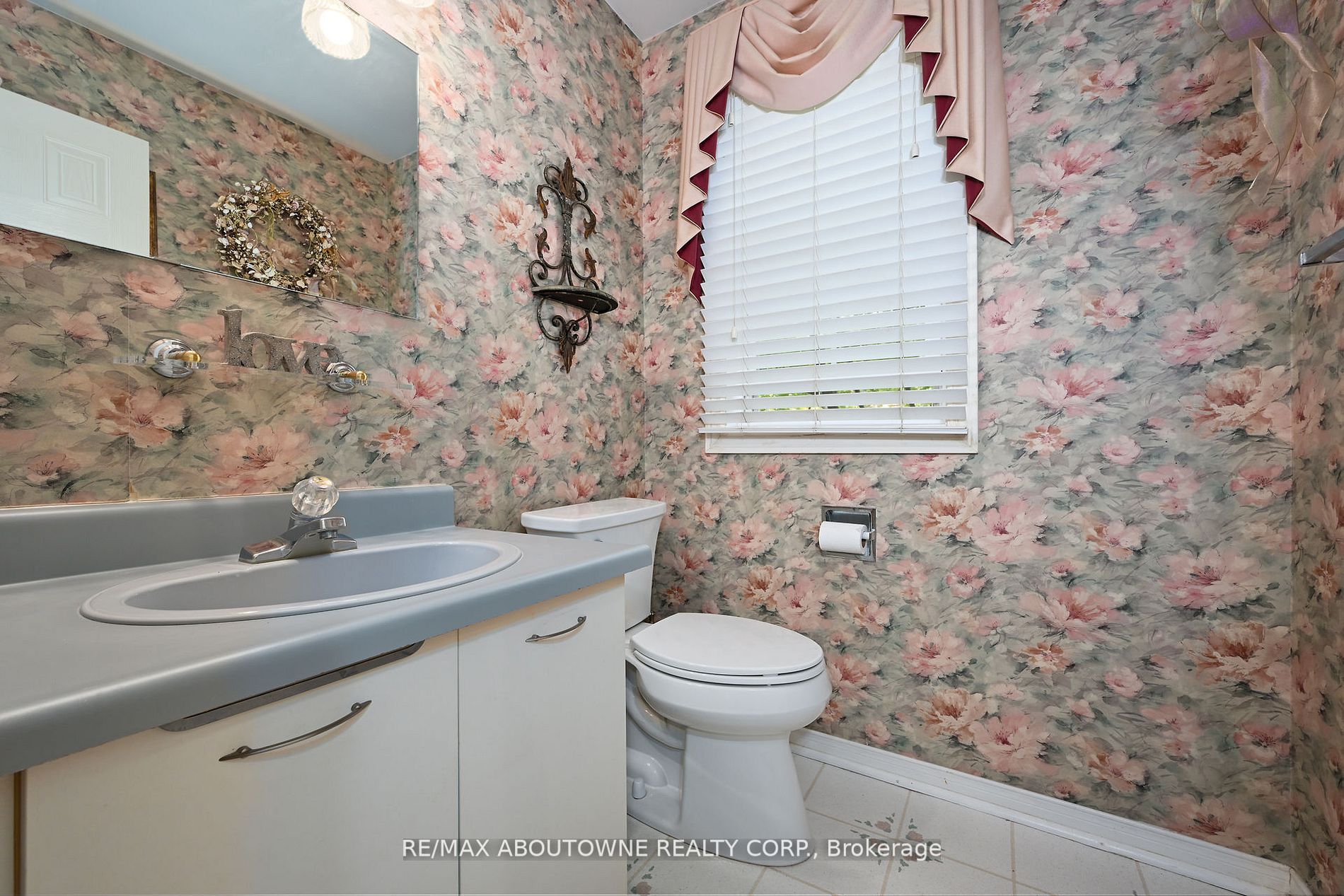 2272 Mowat Ave, #37