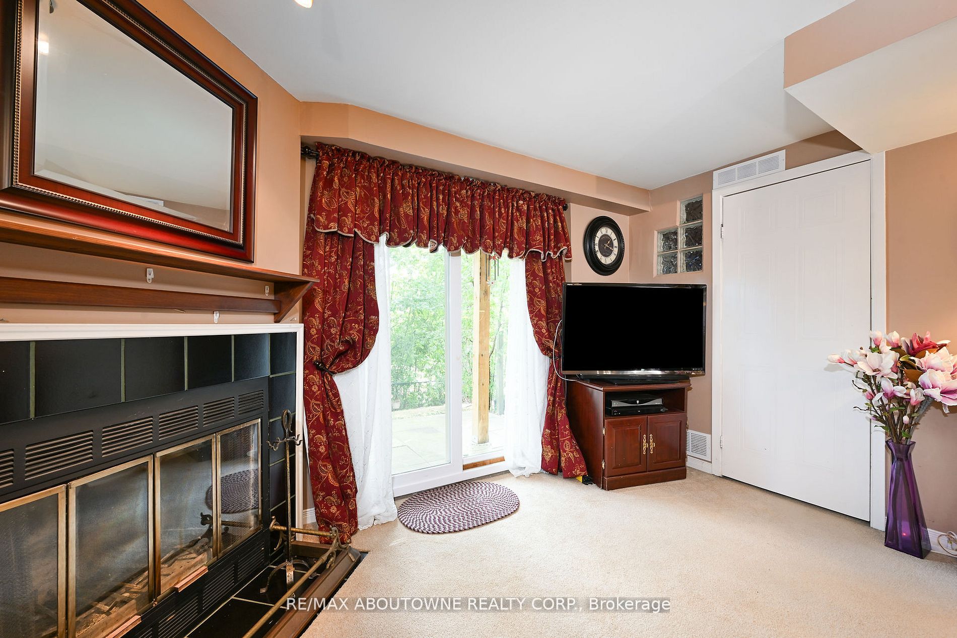 2272 Mowat Ave, #37