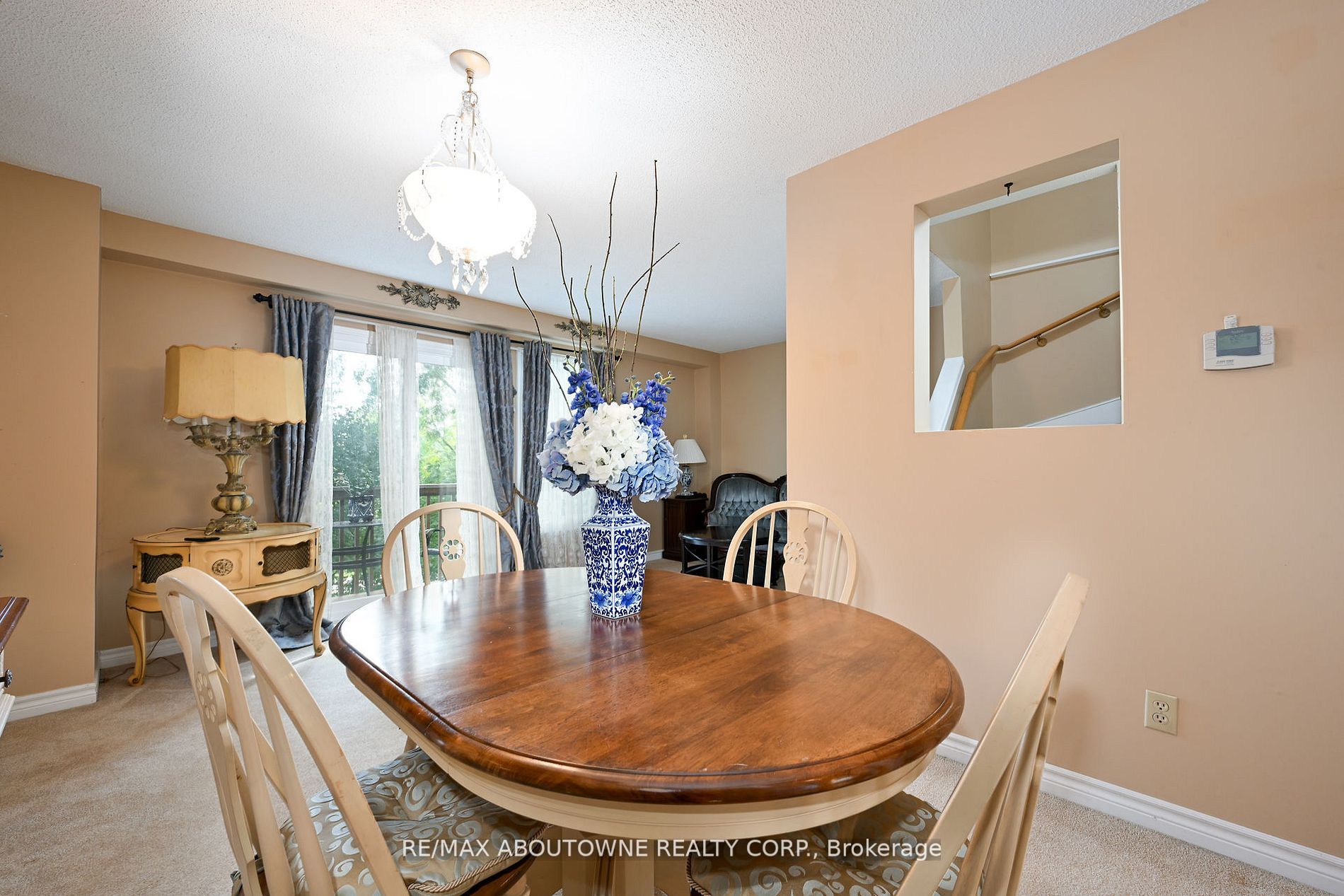 2272 Mowat Ave, #37