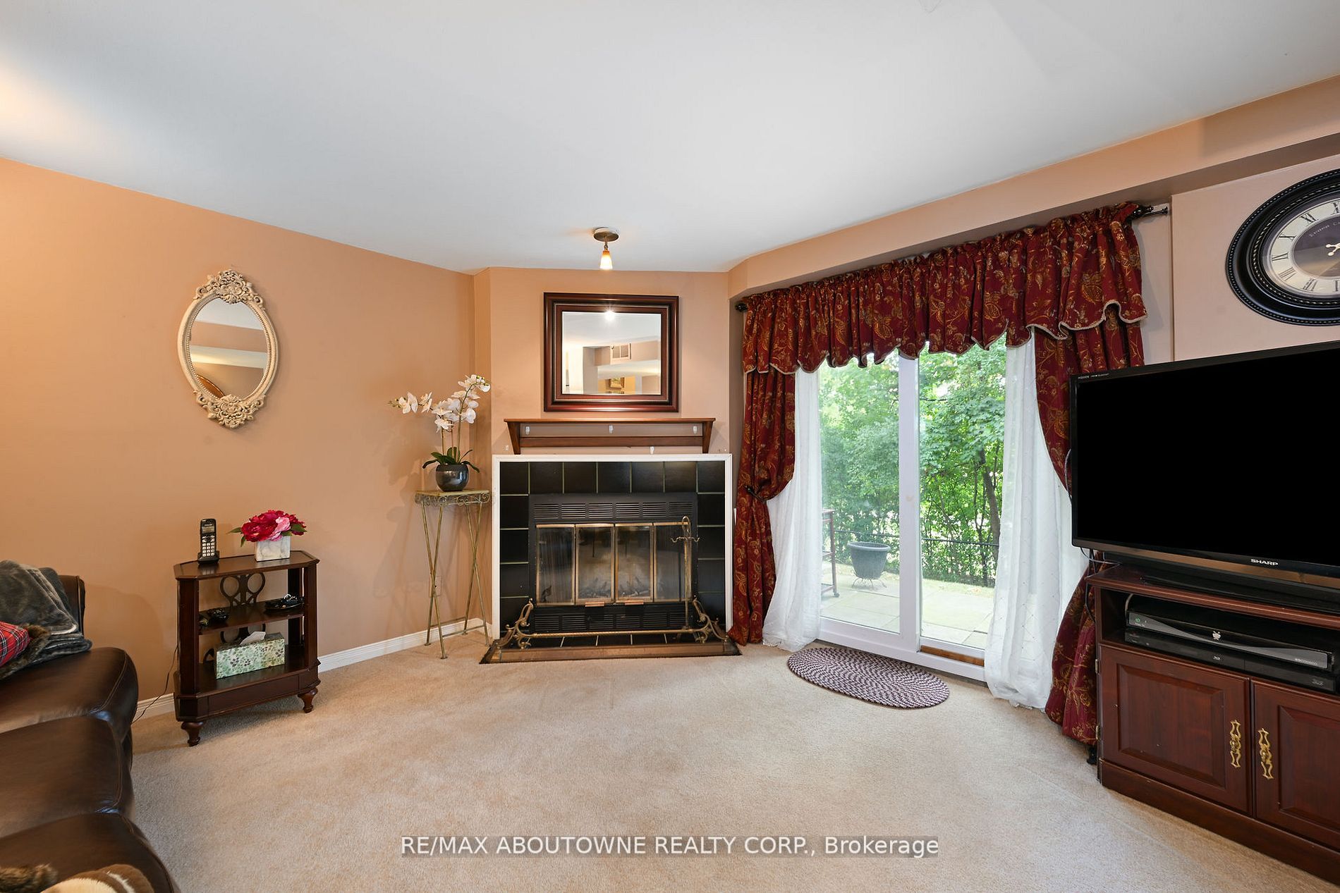2272 Mowat Ave, #37