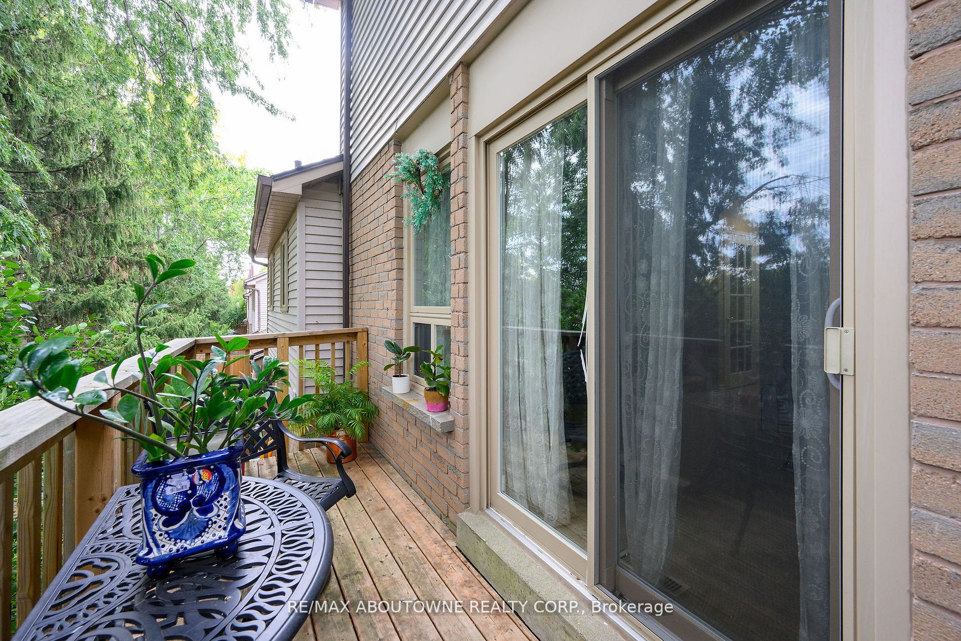 2272 Mowat Ave, #37