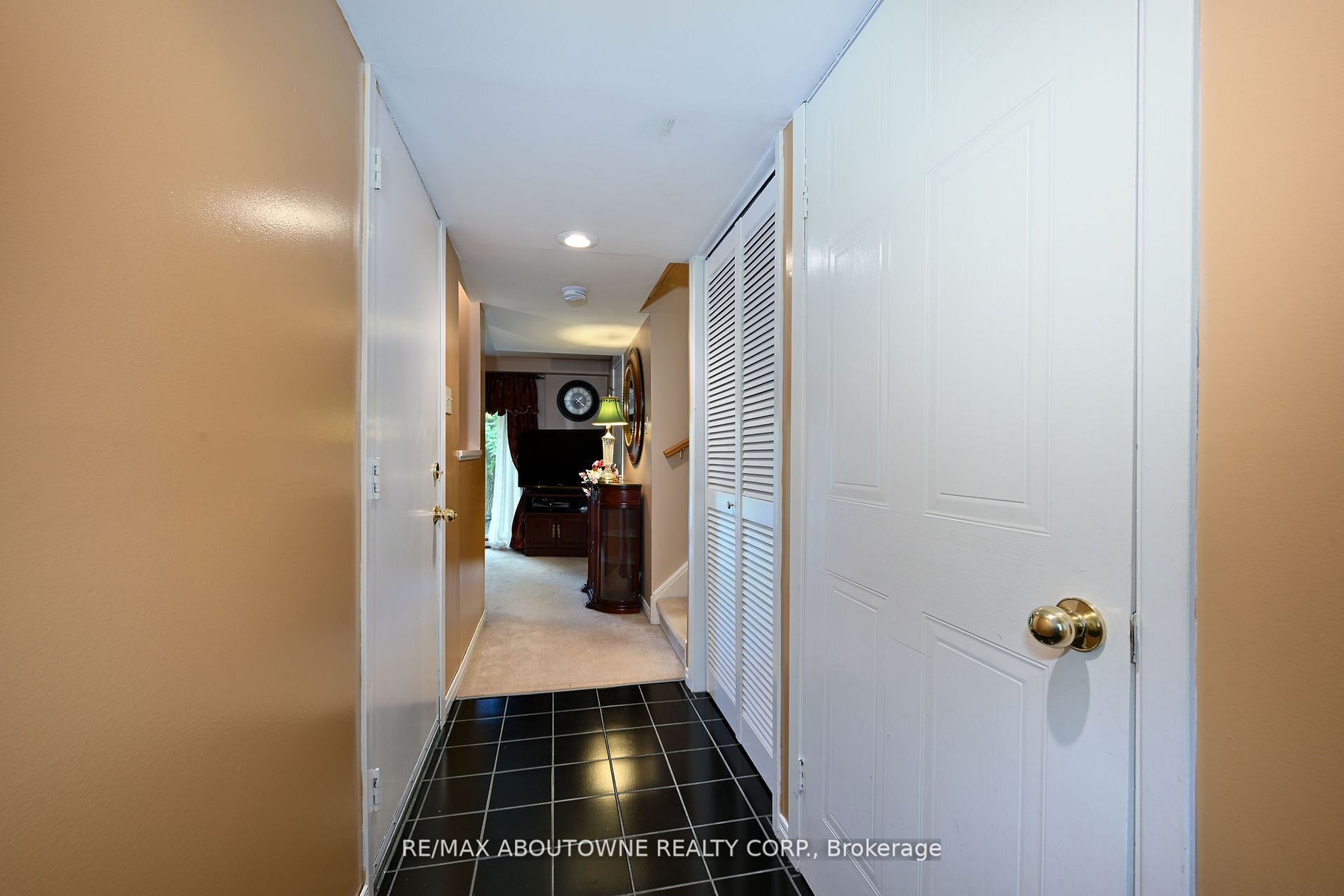 2272 Mowat Ave, #37