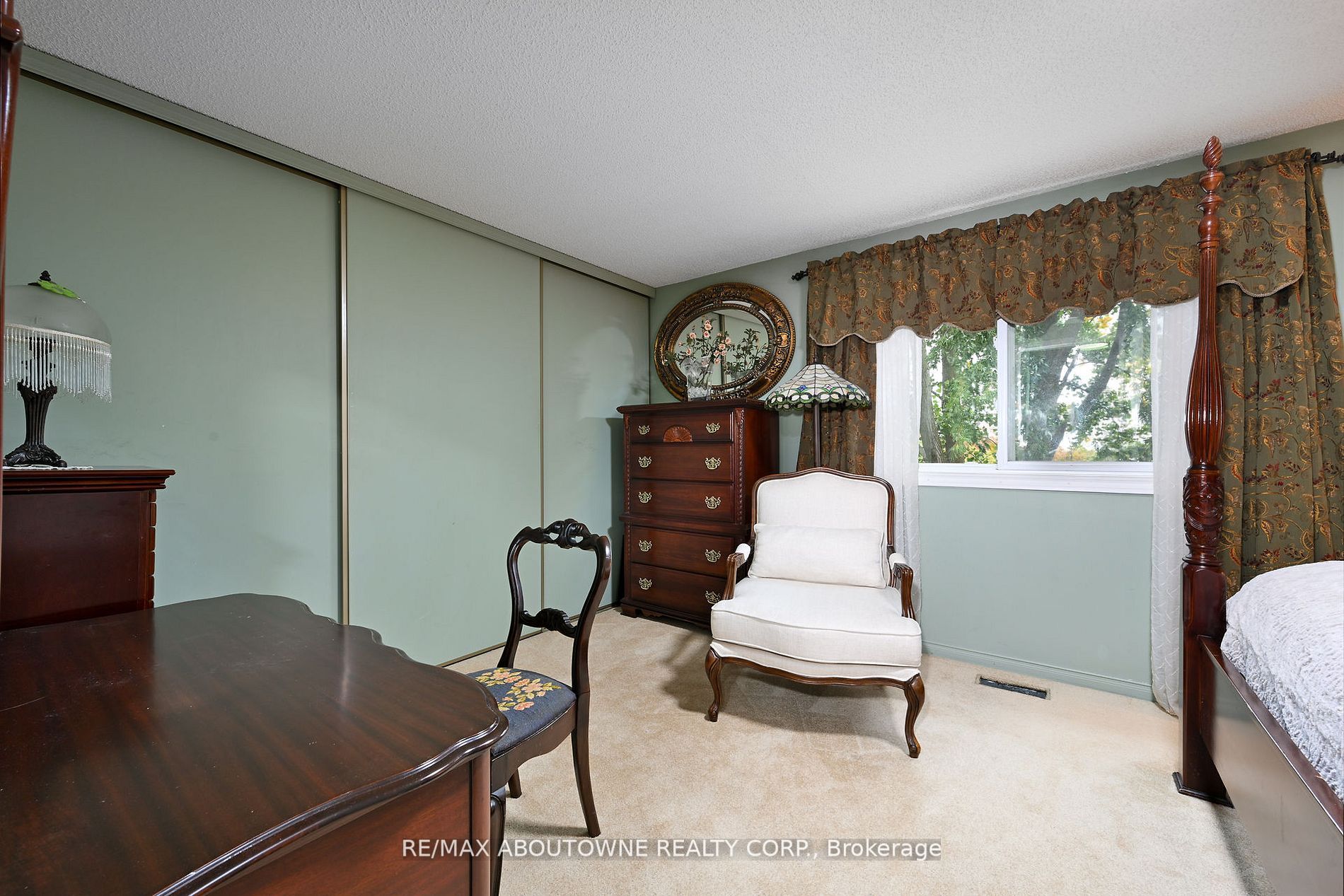 2272 Mowat Ave, #37