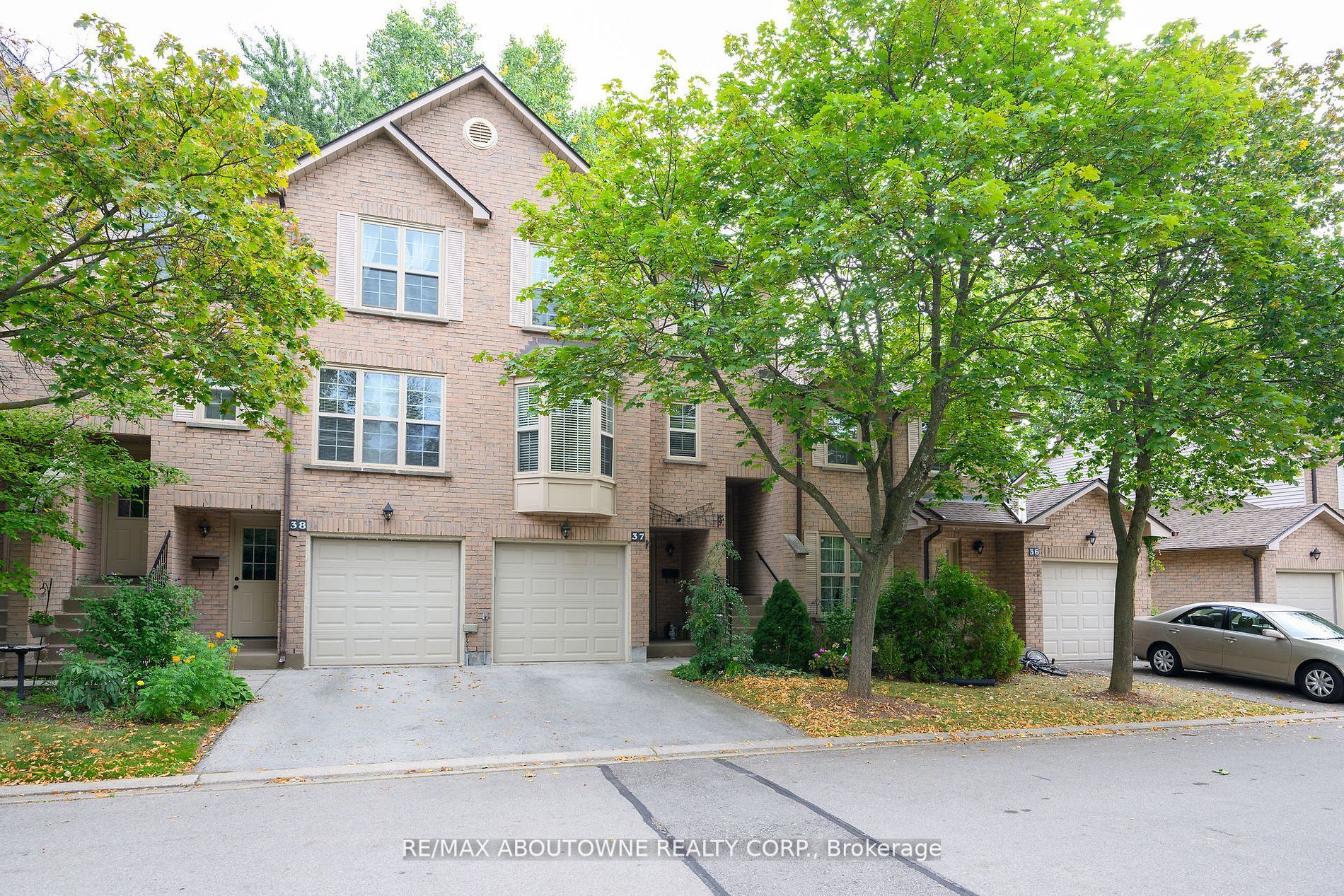 2272 Mowat Ave, #37