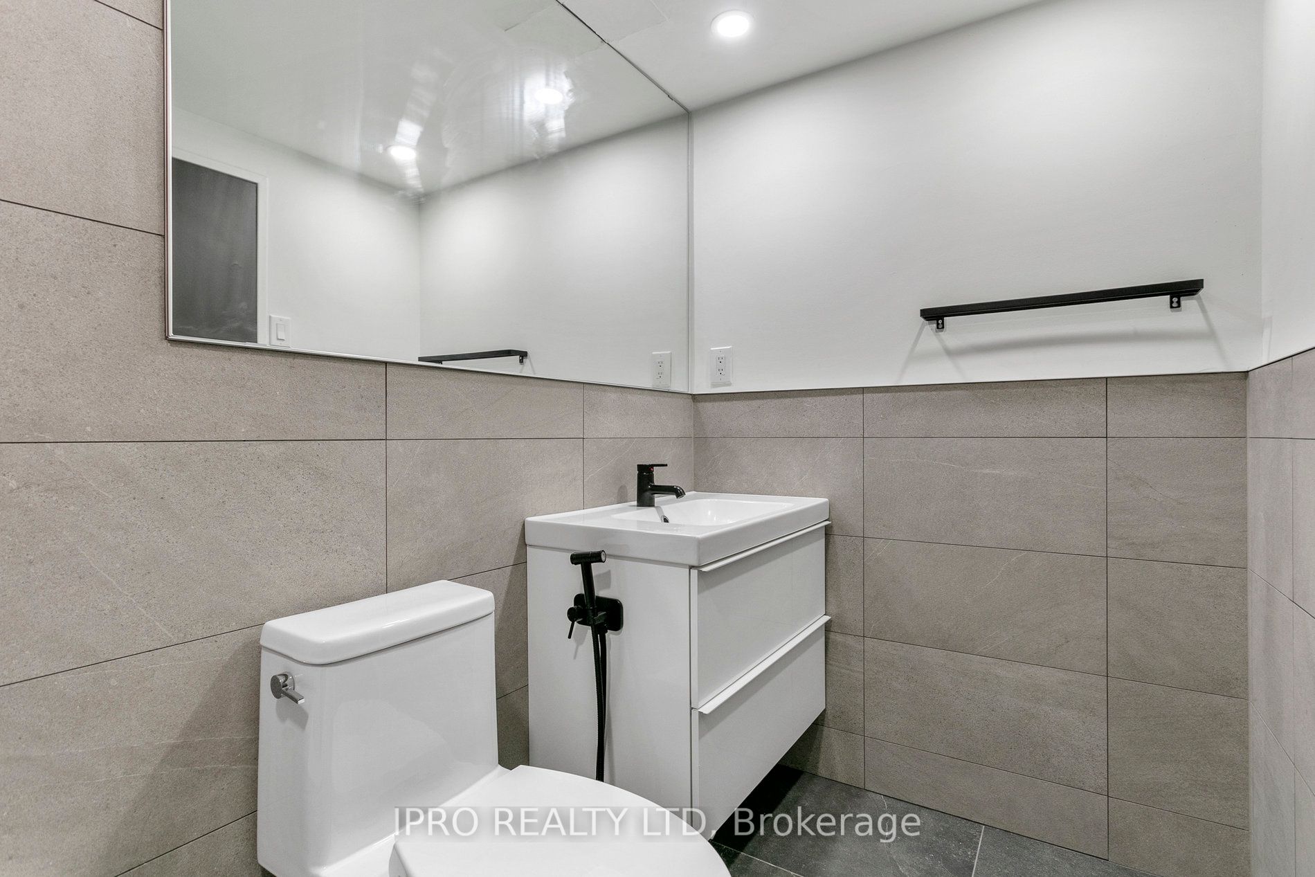 60 Southport St, #818