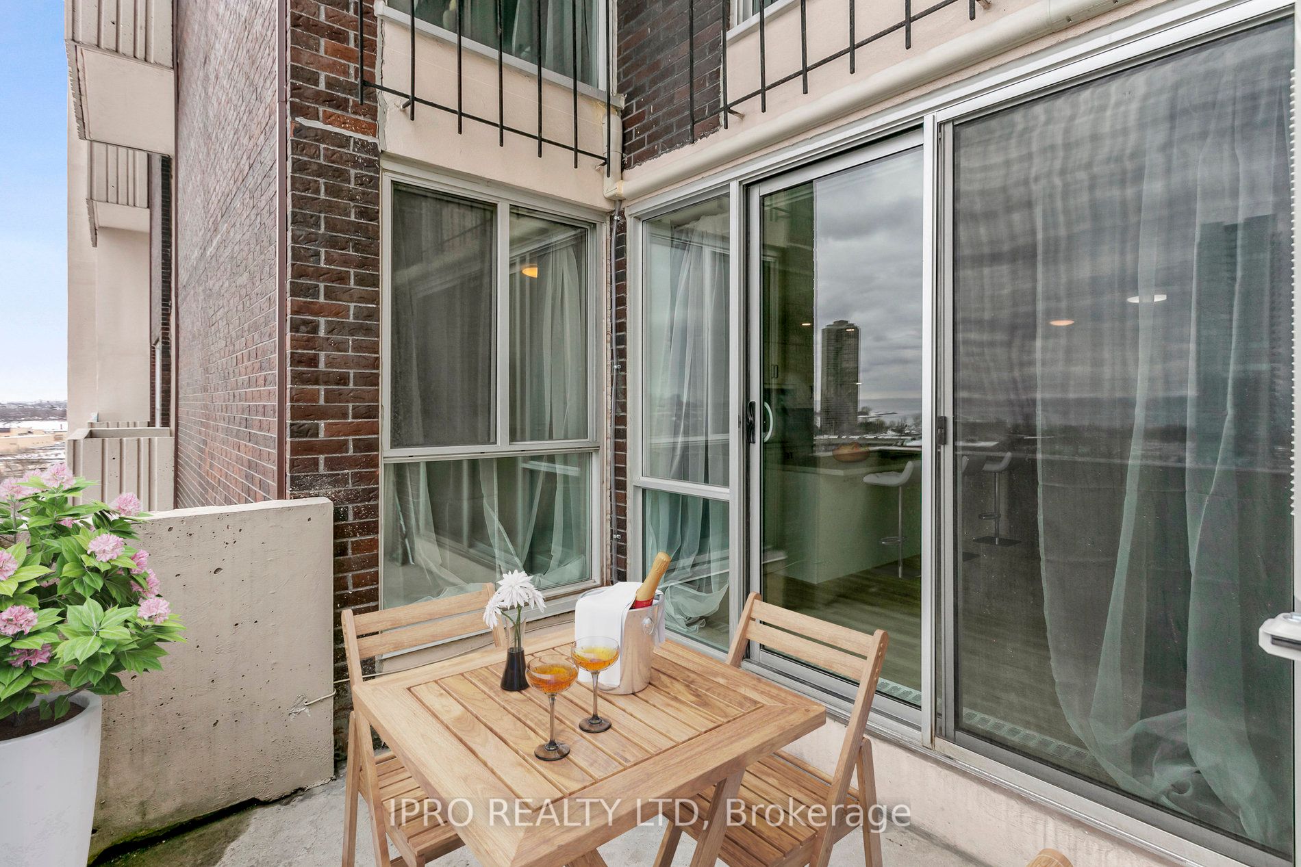 60 Southport St, #818