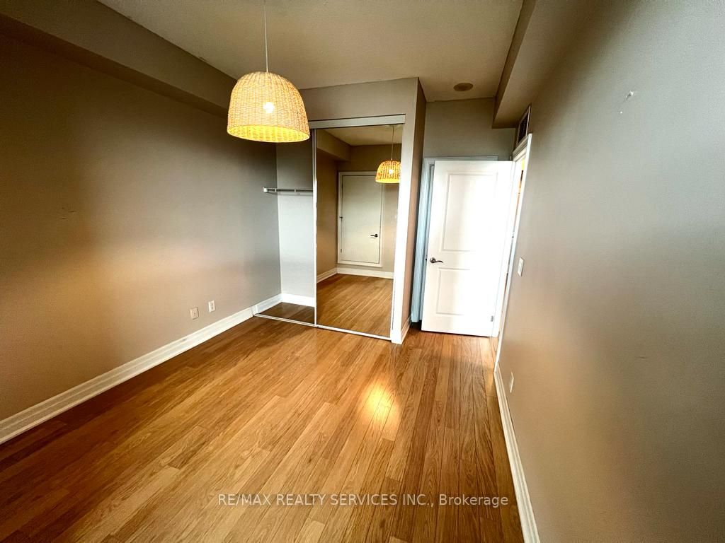 100 John St, #709