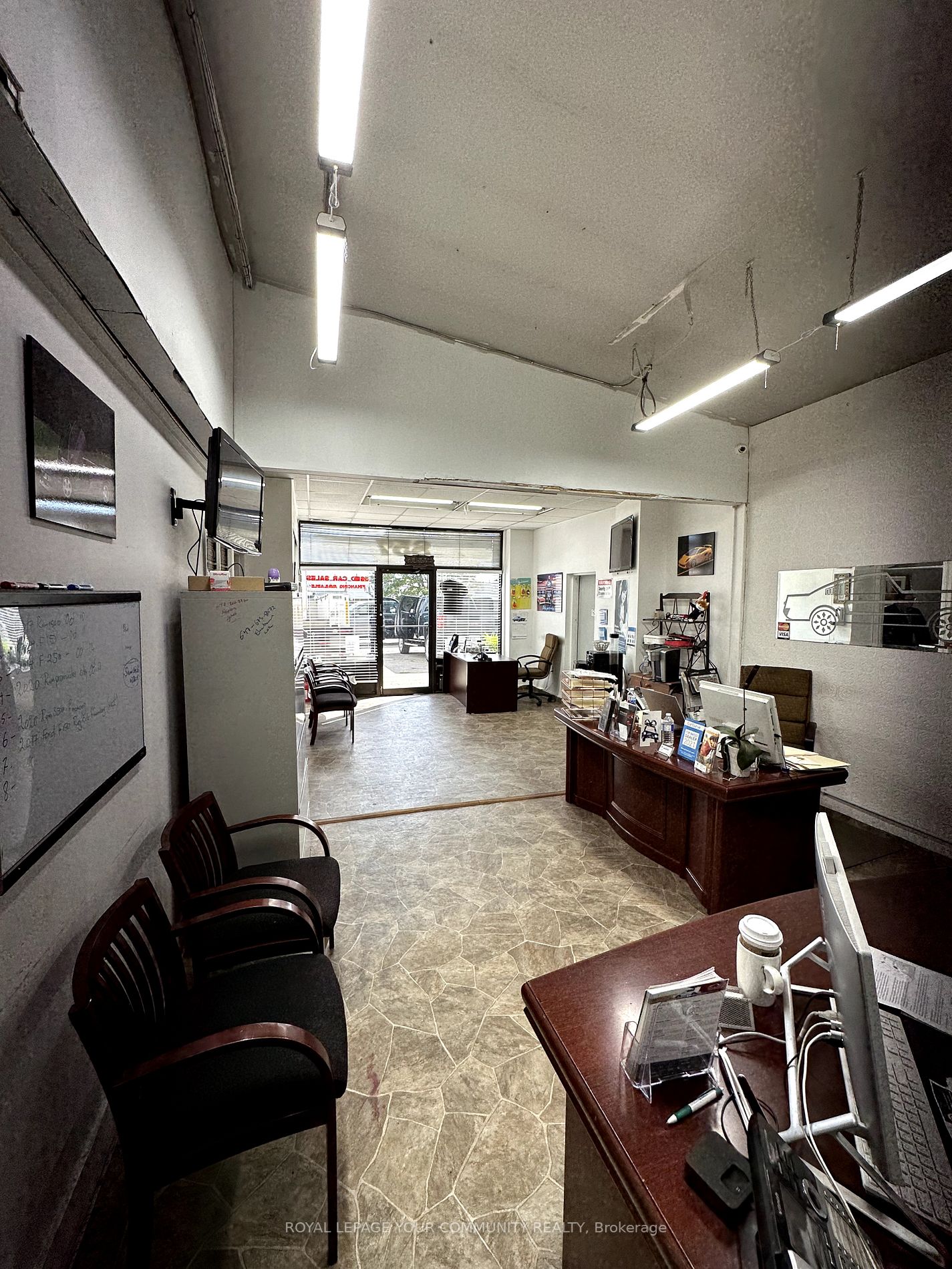 857-859 Lakeshore Rd E