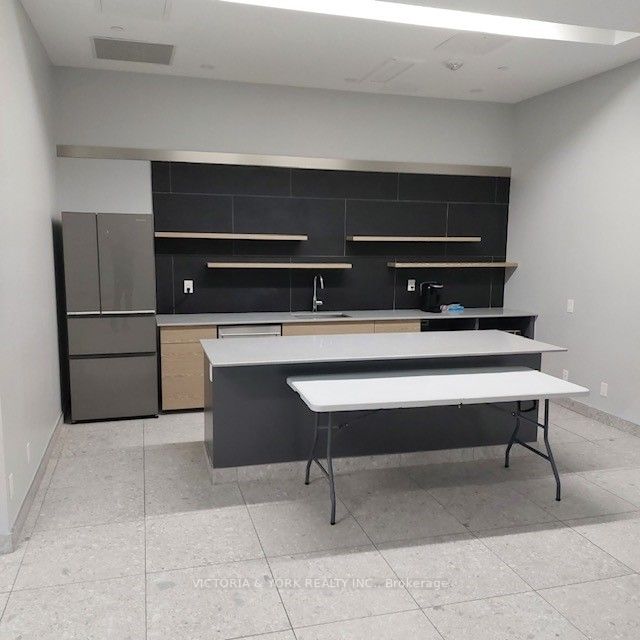 3385 Dundas St W, #220
