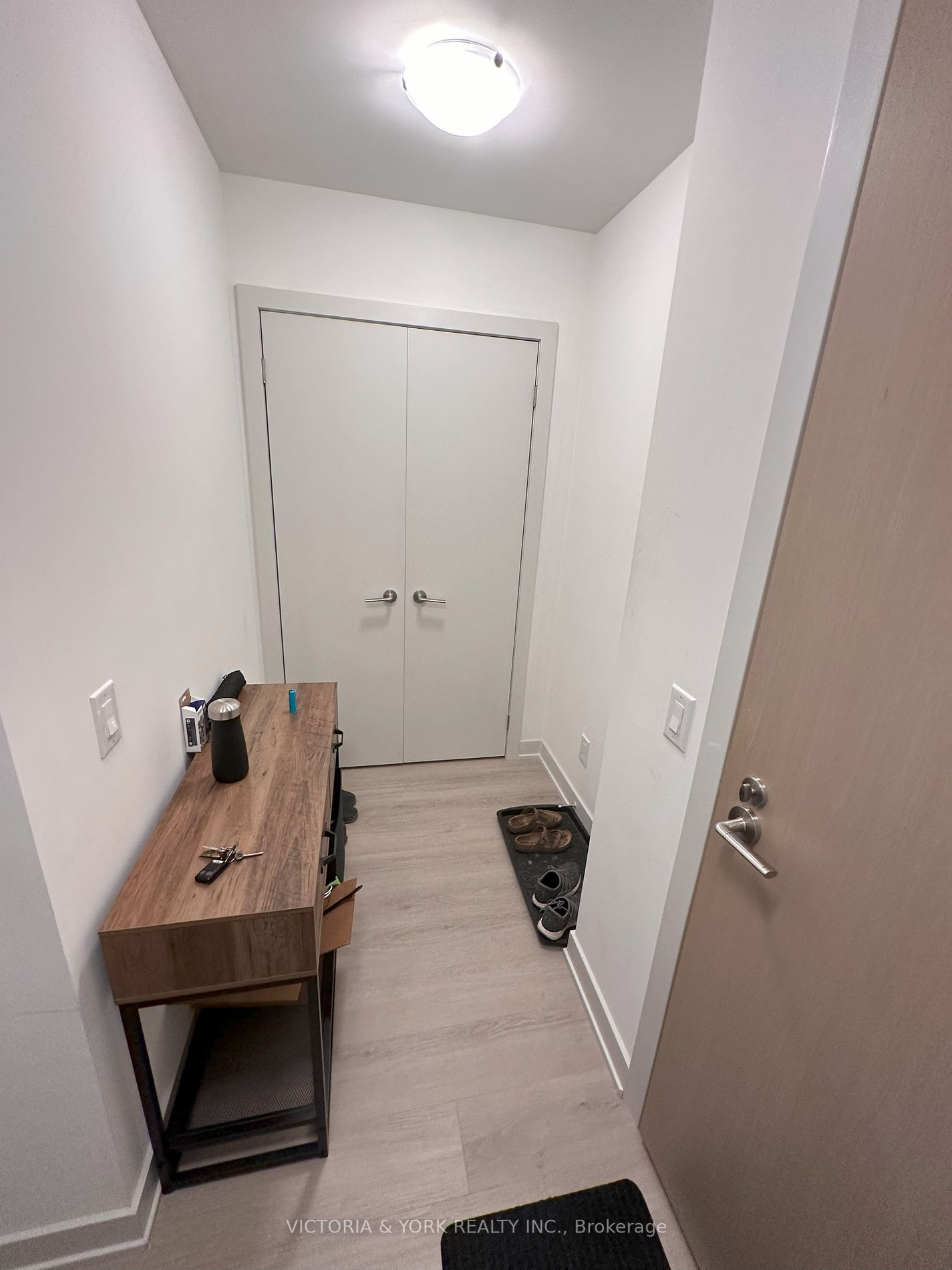 3385 Dundas St W, #220
