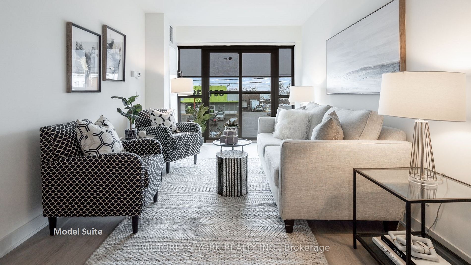 3385 Dundas St W, #220