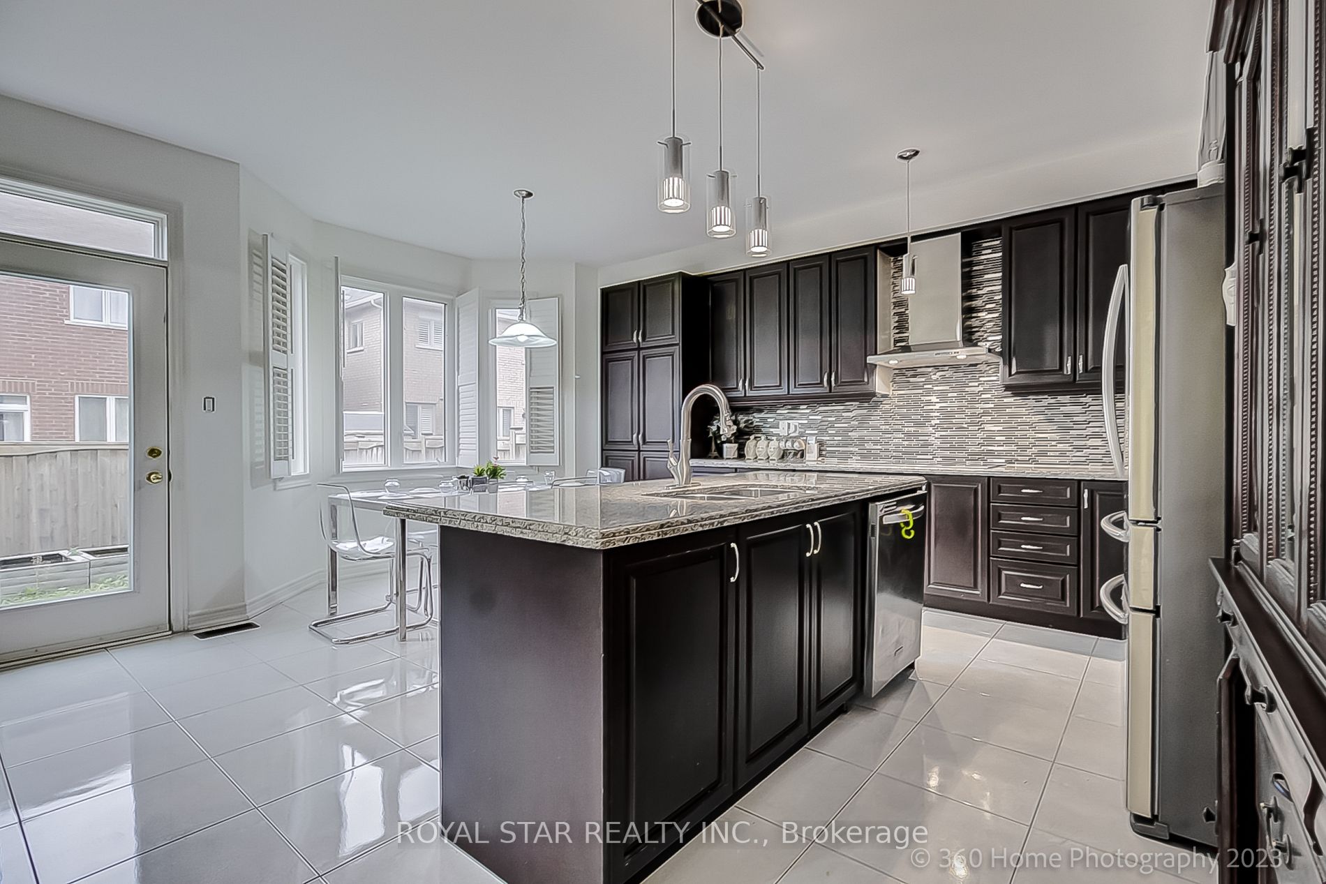 23 Sliprock Cres