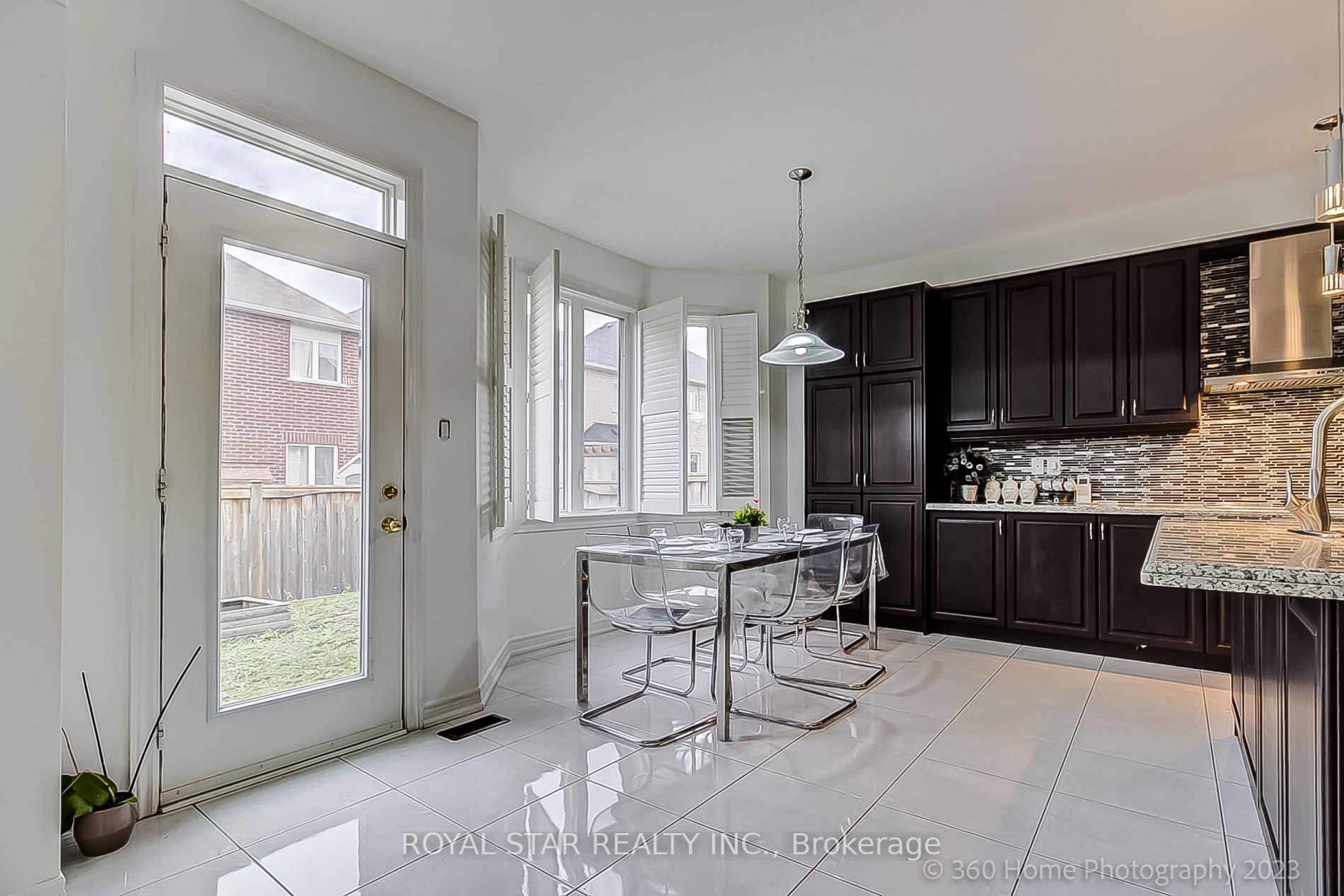 23 Sliprock Cres