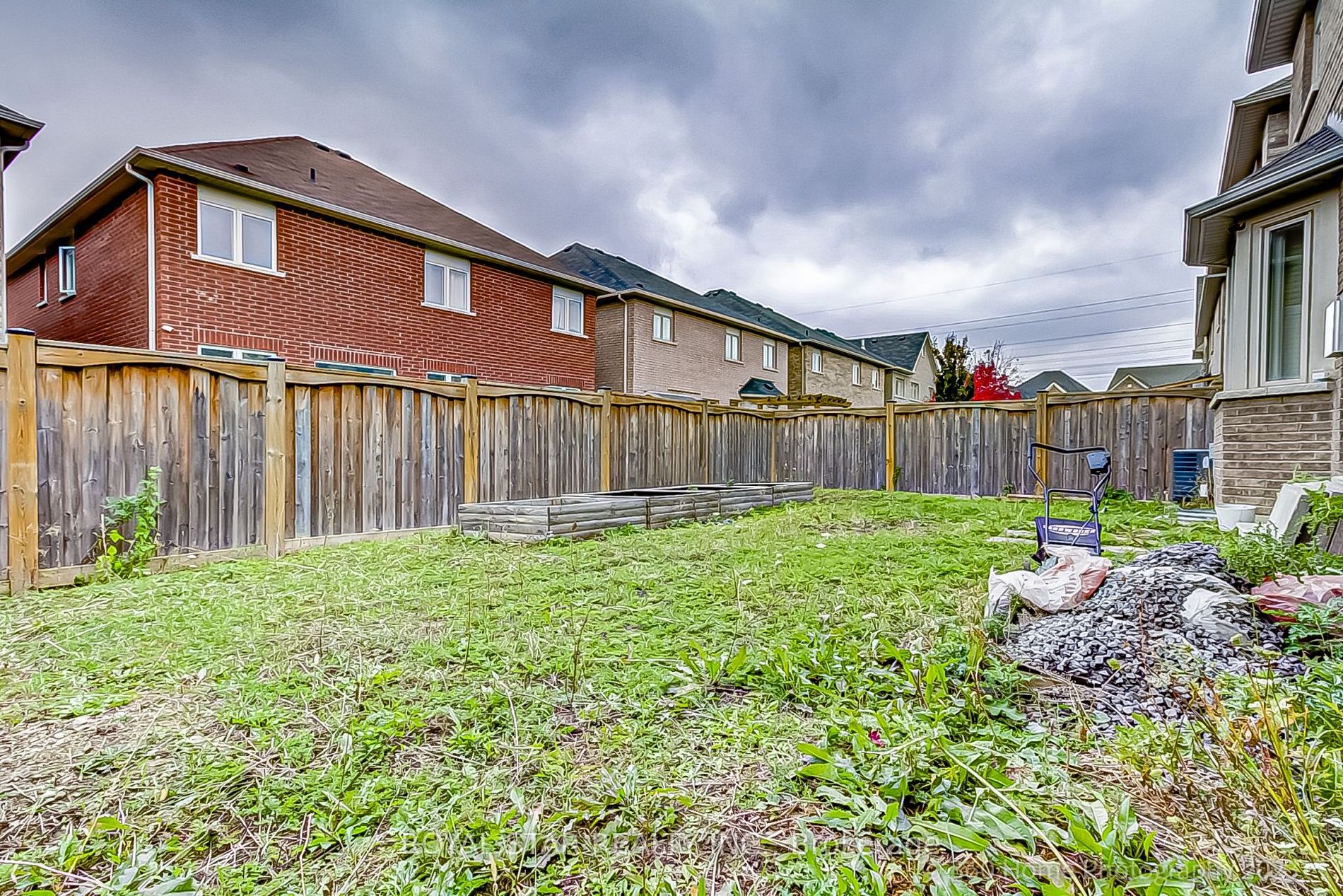 23 Sliprock Cres