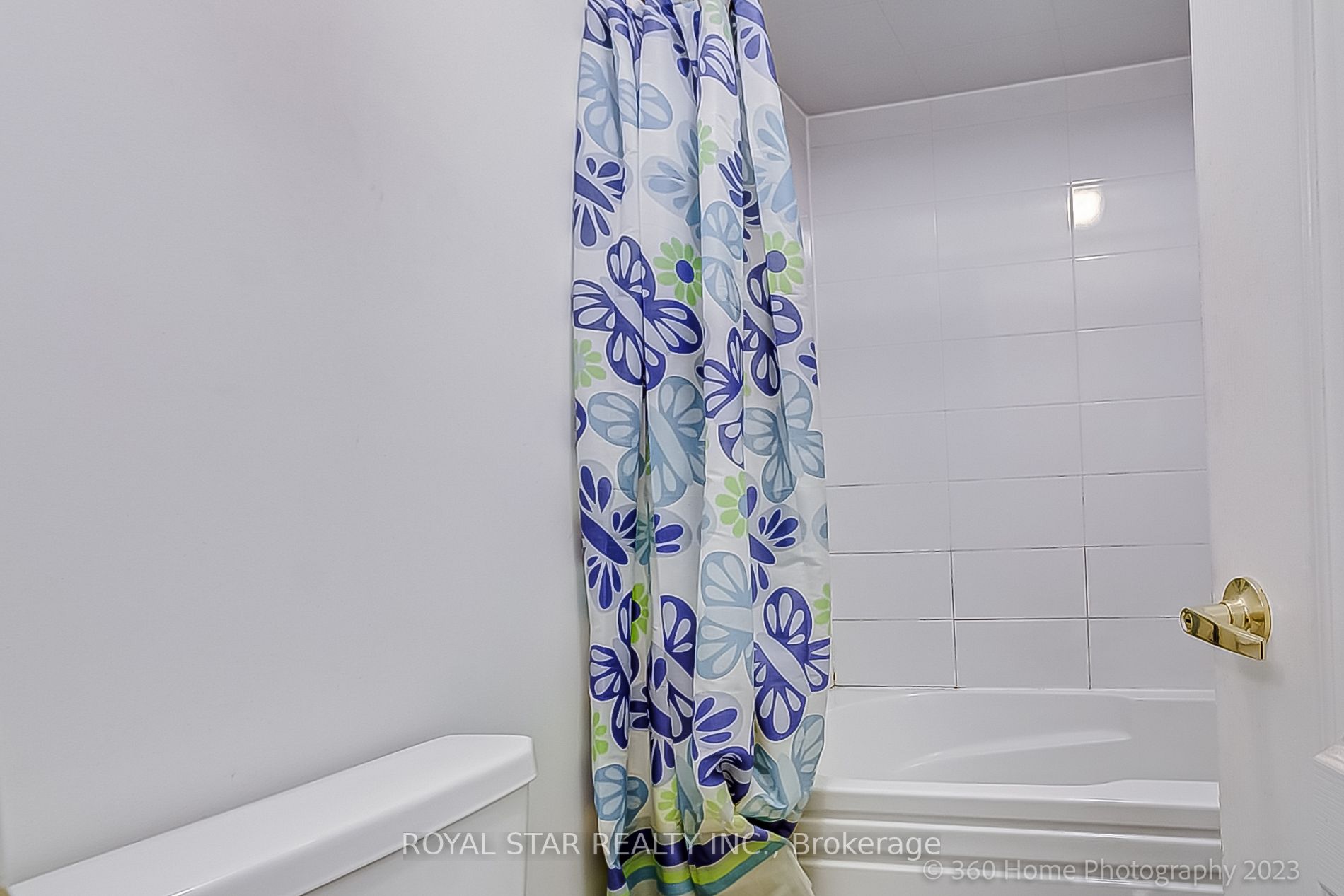 23 Sliprock Cres