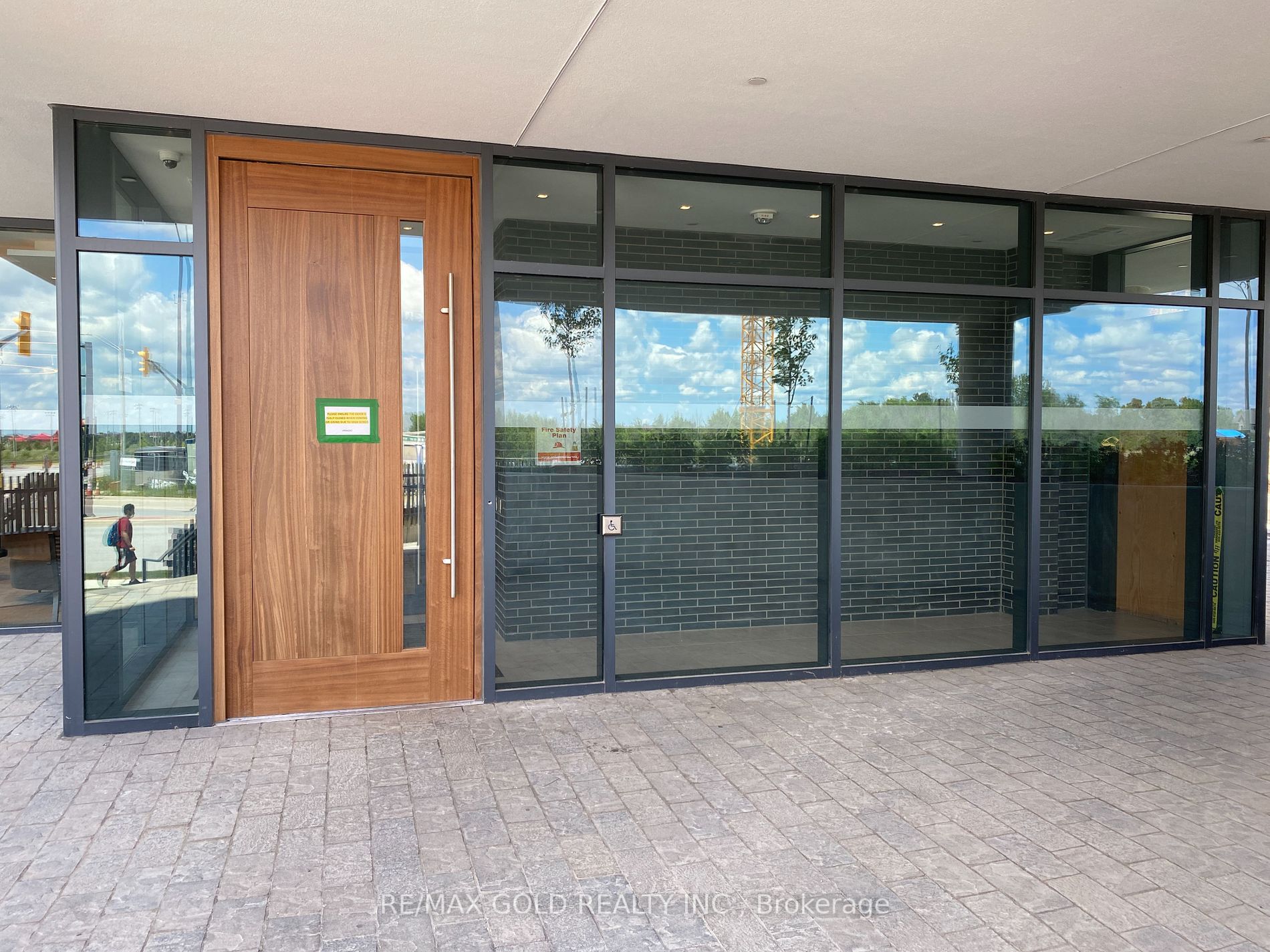 180 Veterans Dr, #208