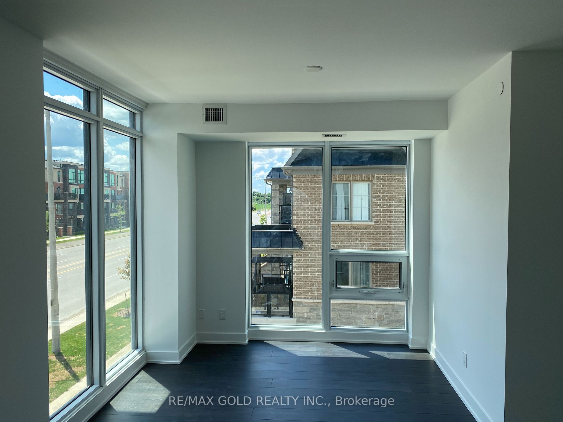 180 Veterans Dr, #208