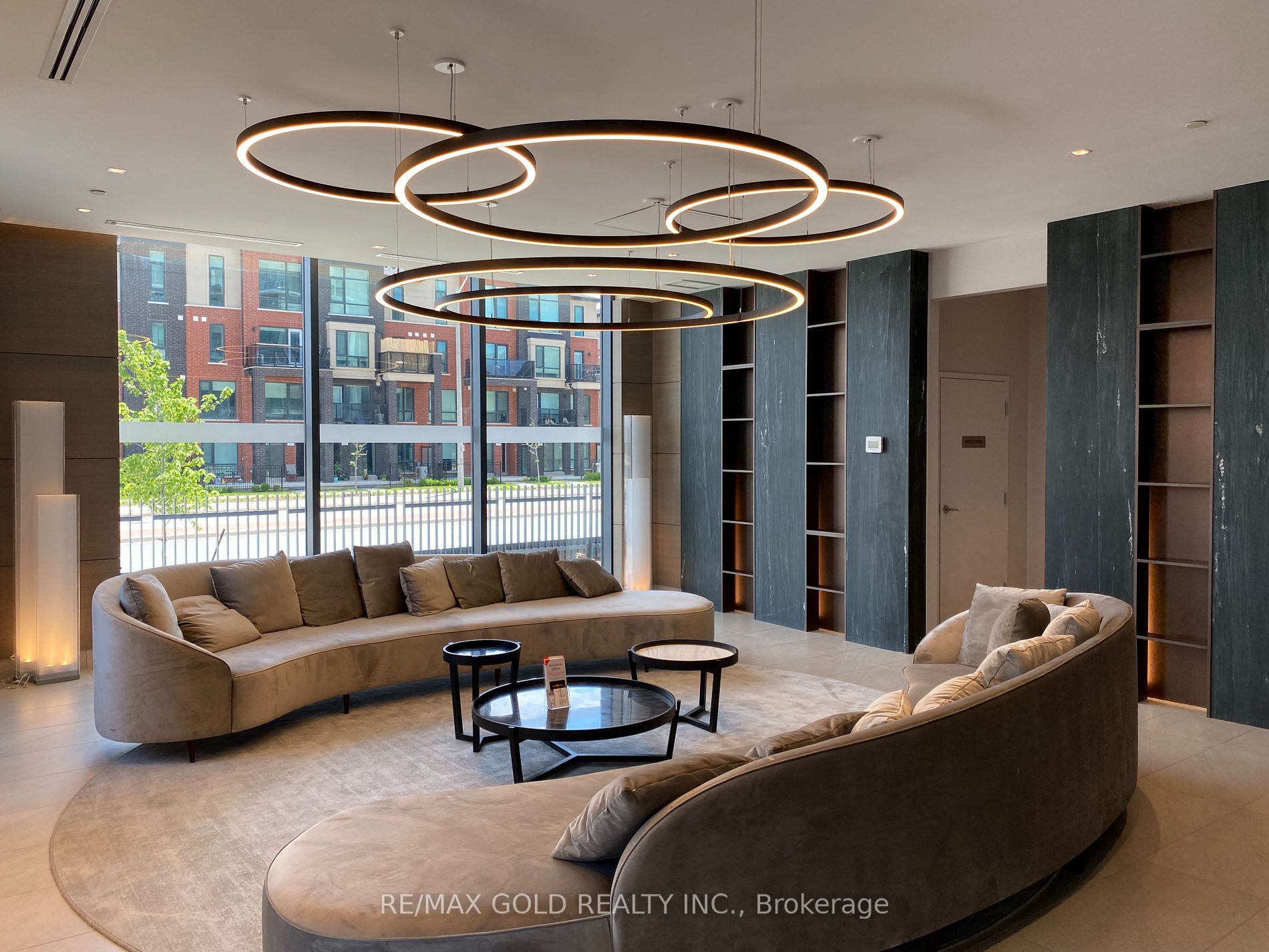 180 Veterans Dr, #208