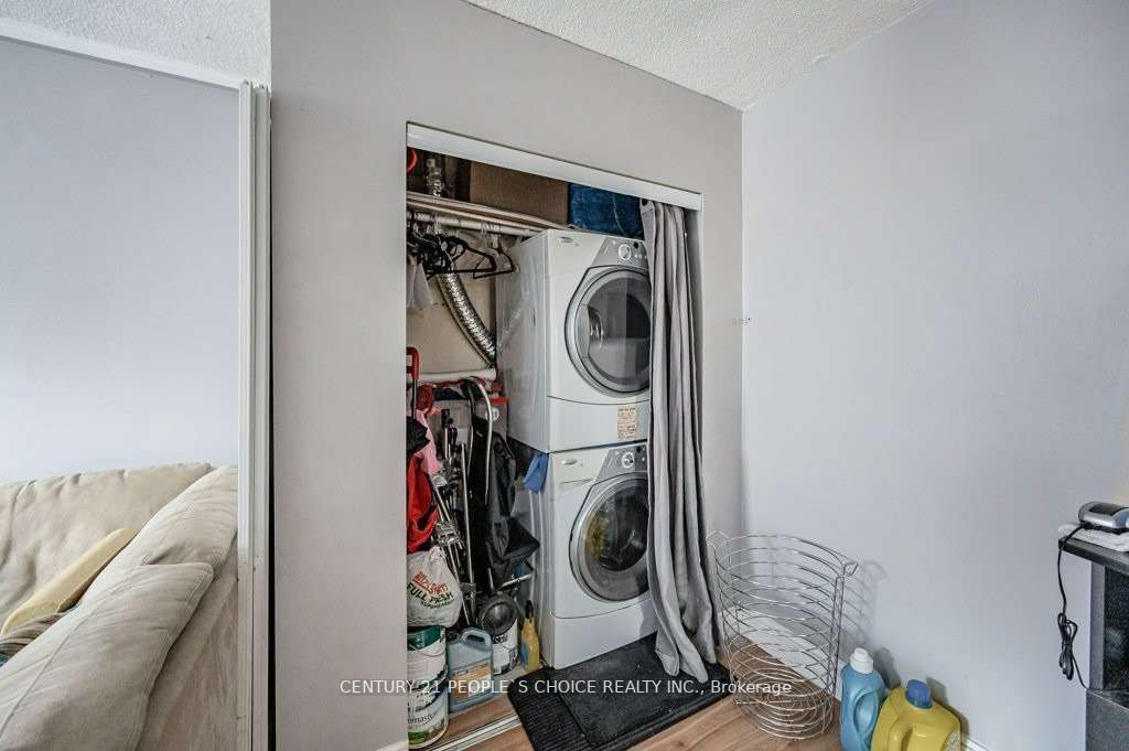 2453 St Clair Ave W