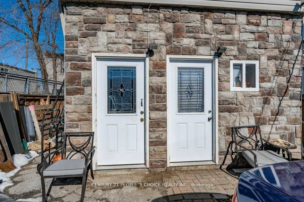2453 St Clair Ave W