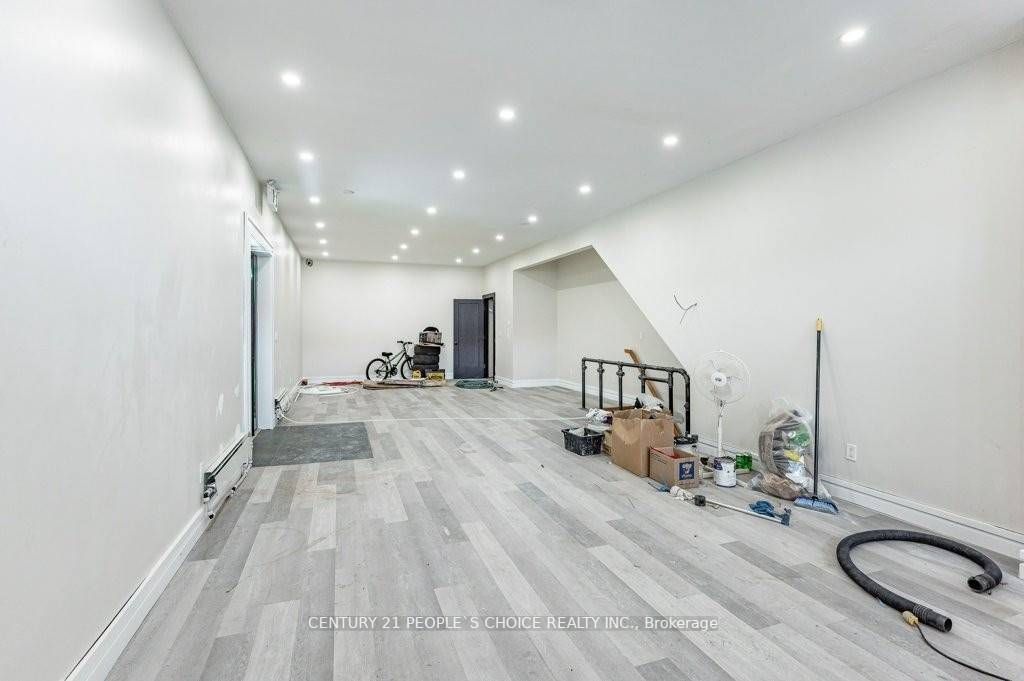 2453 St Clair Ave W