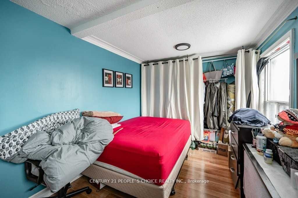 2453 St Clair Ave W