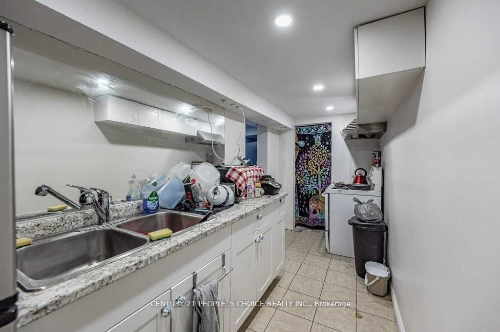 2453 St Clair Ave W