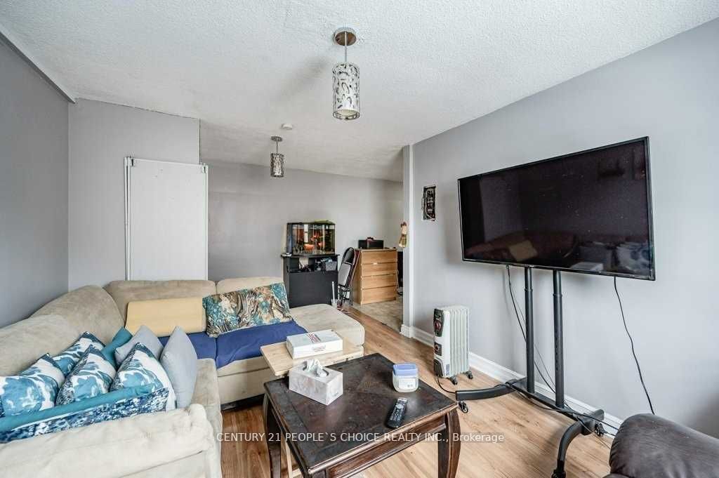 2453 St Clair Ave W