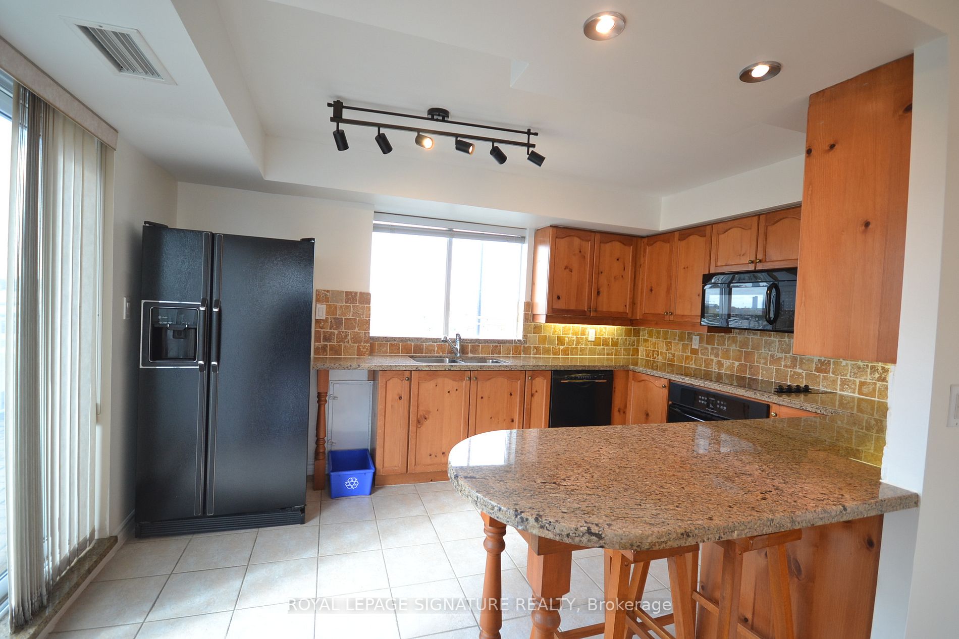 2111 Lake Shore Blvd, #808