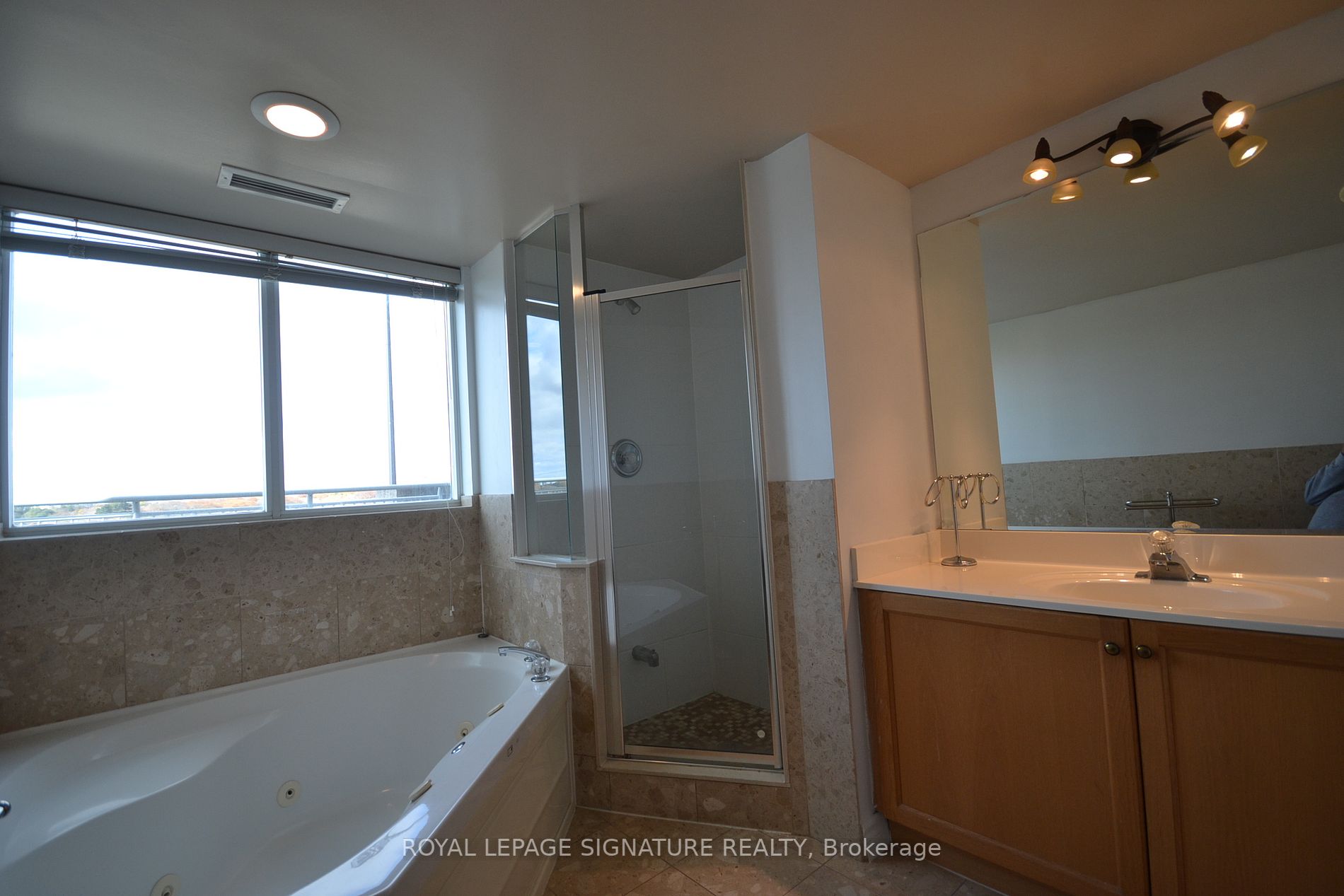 2111 Lake Shore Blvd, #808