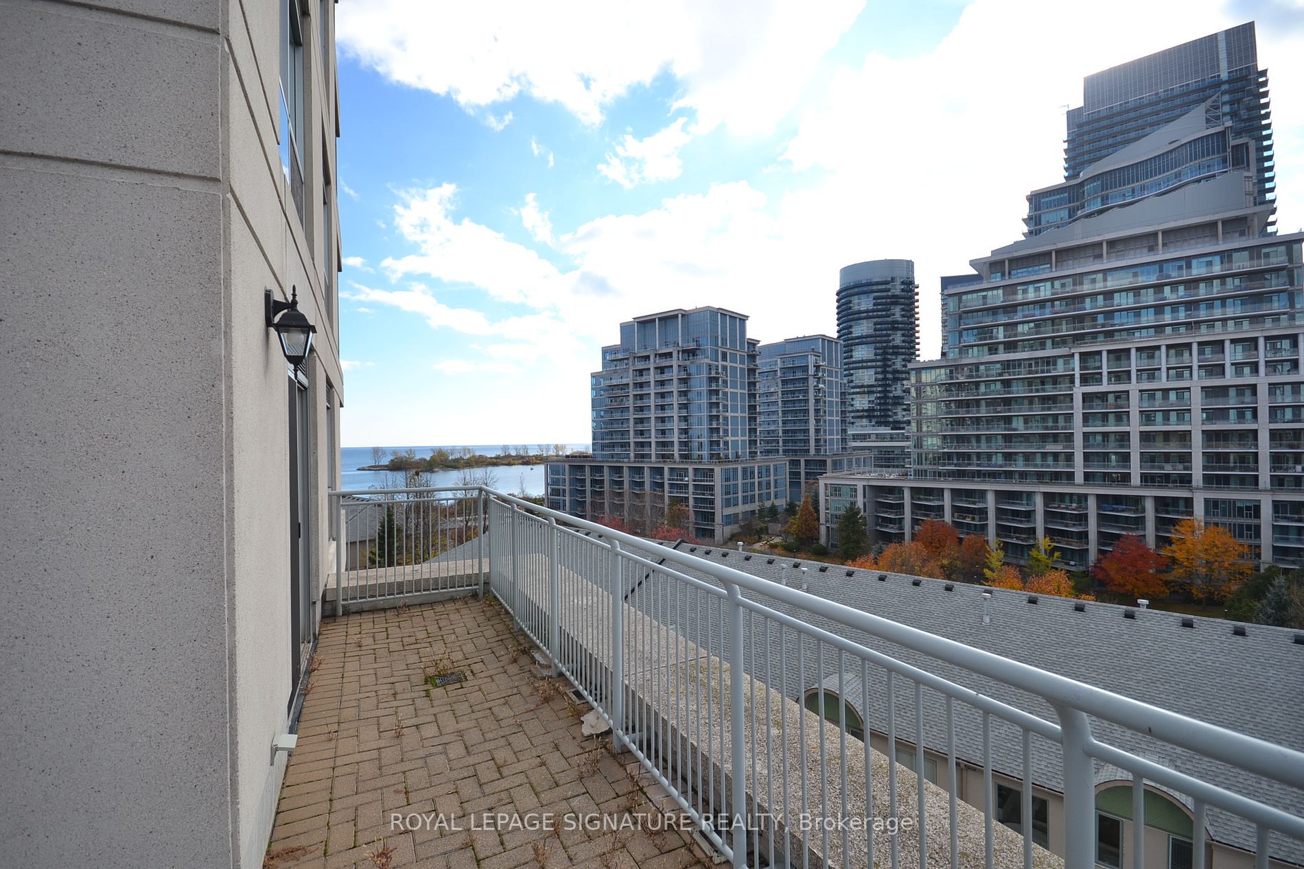2111 Lake Shore Blvd, #808