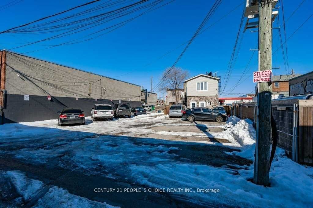 2453 St Clair Ave W
