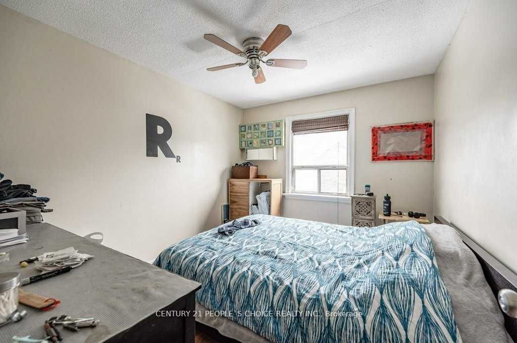 2453 St Clair Ave W