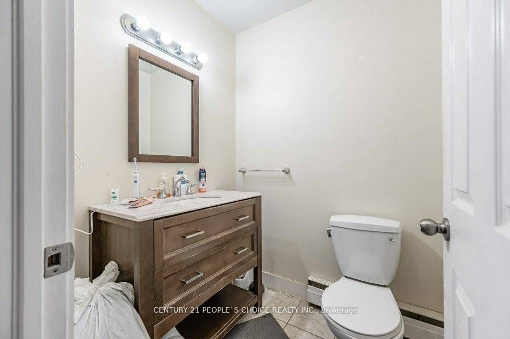 2453 St Clair Ave W