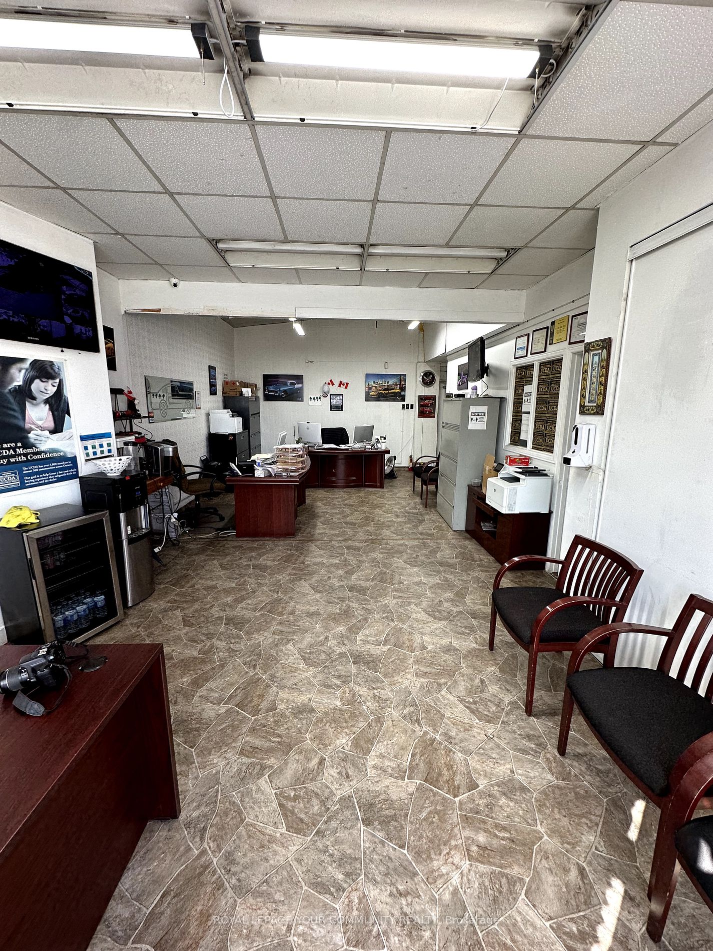 857-859 Lakeshore Rd E