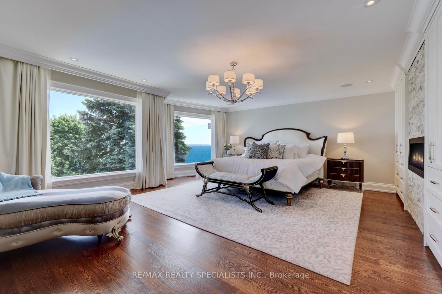 4038 Lakeshore Road