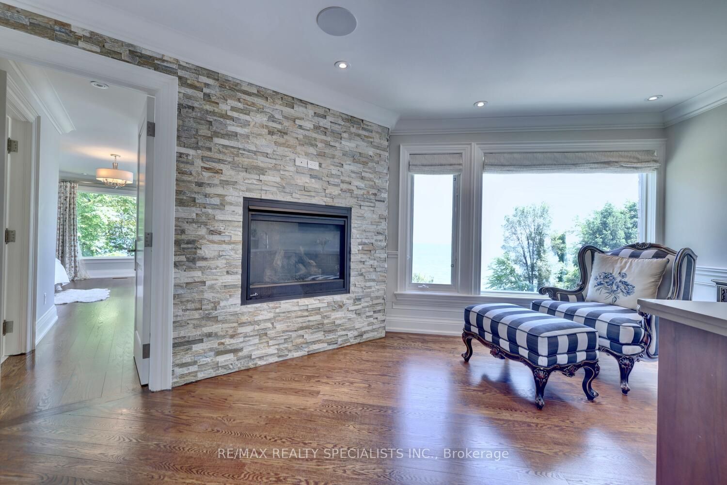 4038 Lakeshore Road